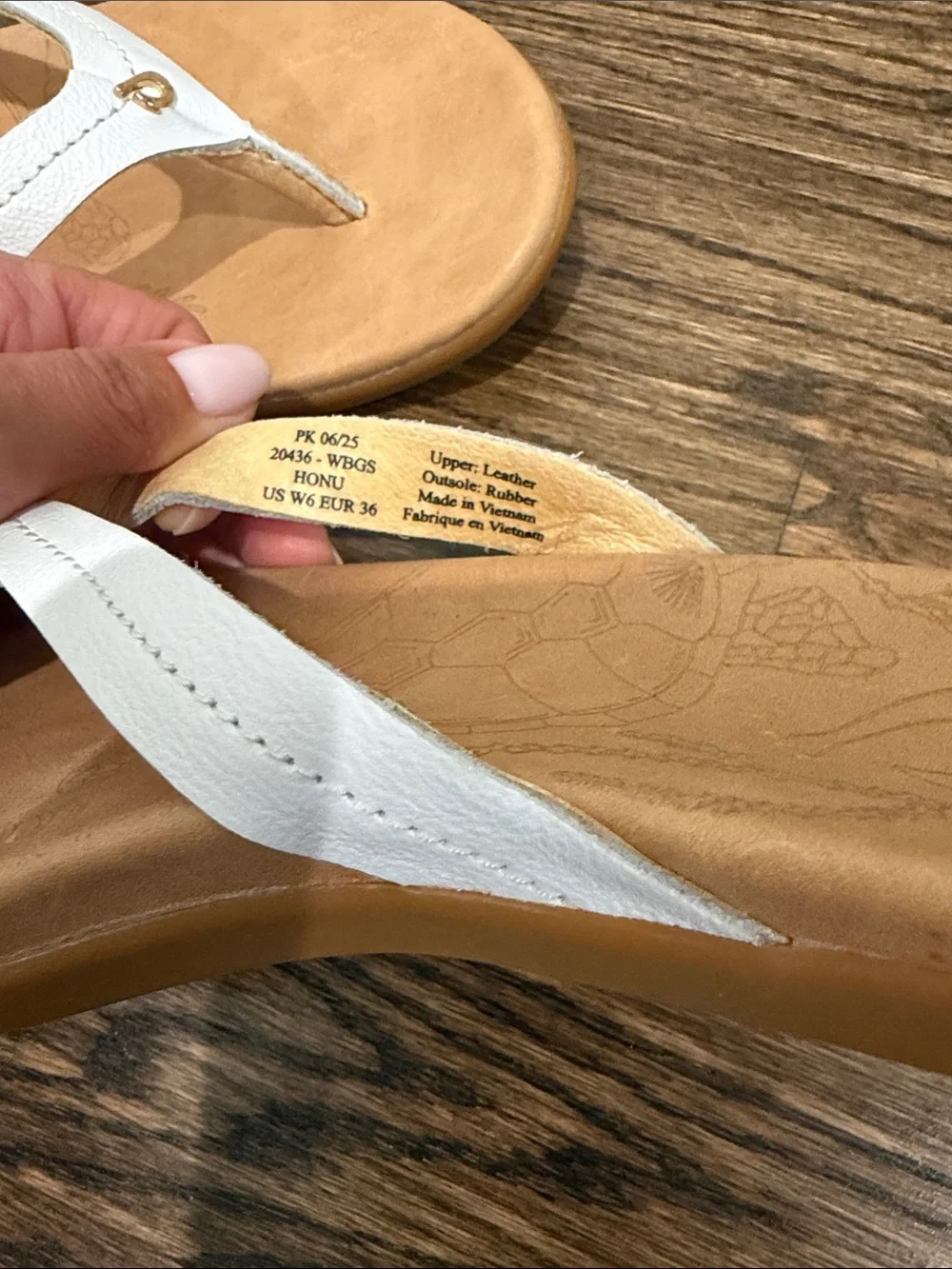 OluKai White Leather Strap Tan Footbed Thongs